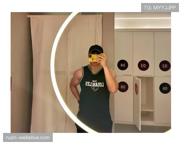 林丹深夜发自拍,画面里那间私人健身房比我家三室还大 林丹深夜发自拍,画面里那间私人健身房比我家三室还大